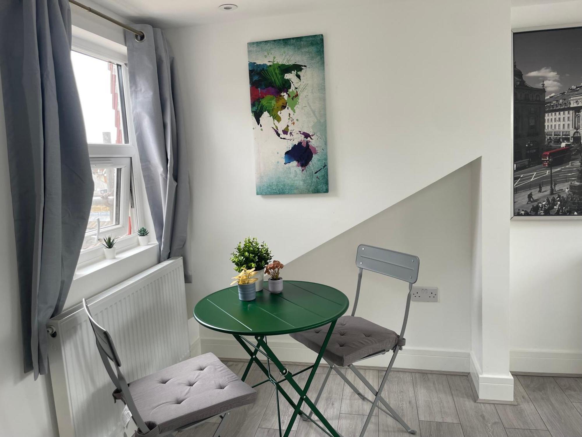 Amazing 4 - East Apartment
